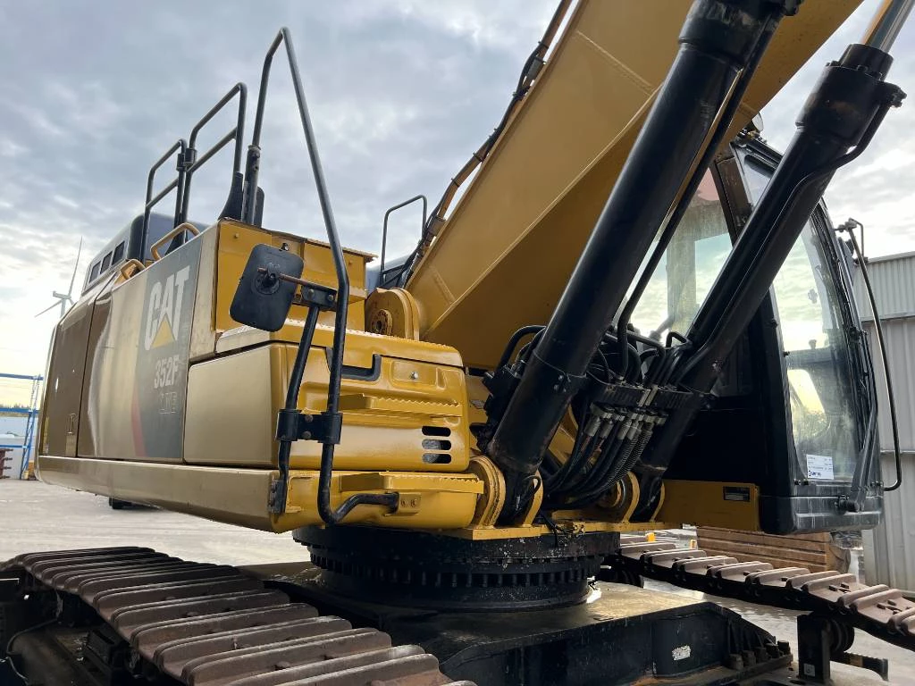 Cat 2015 - 352FL ME obrázek 10