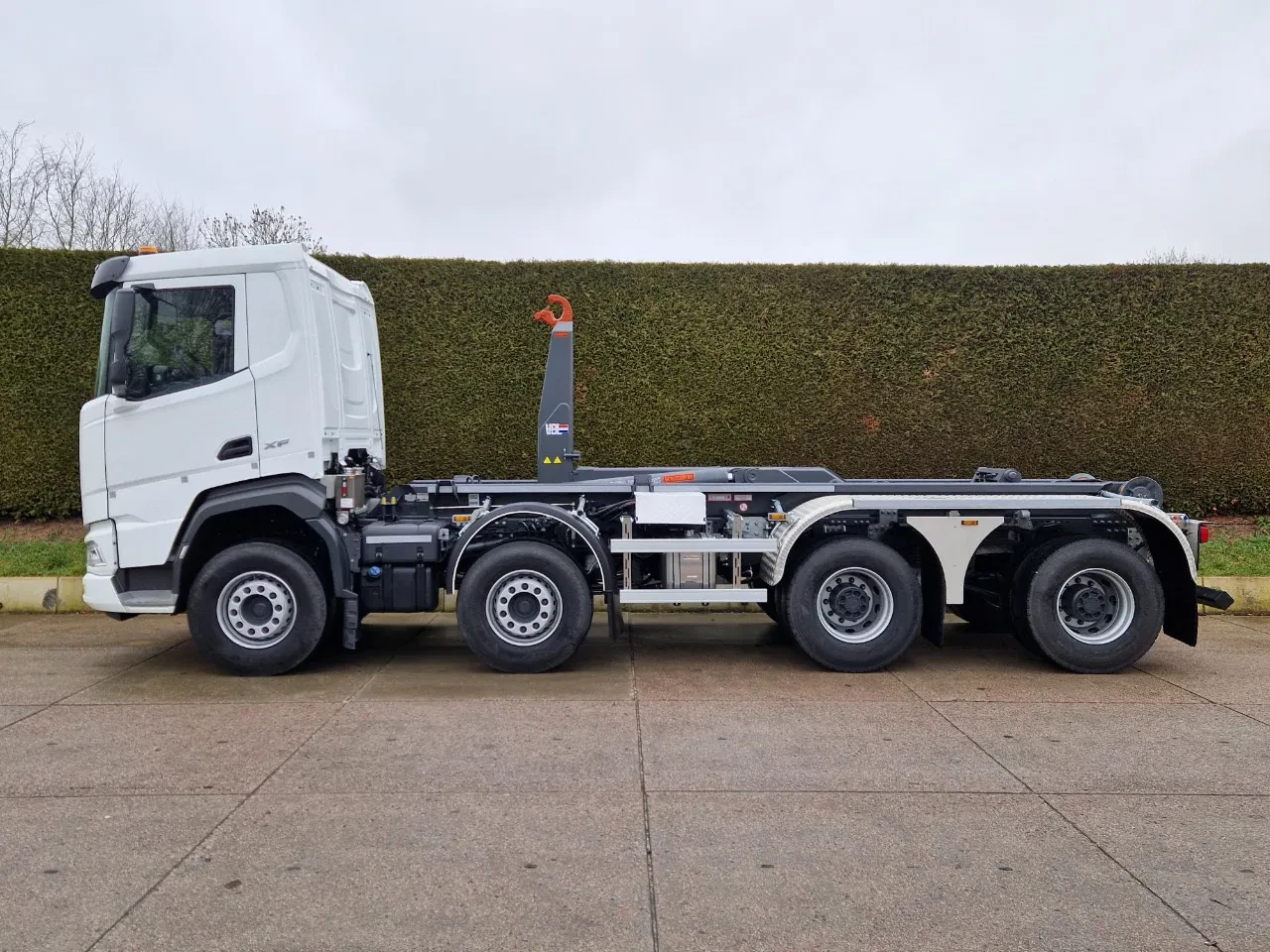 DAF XF 530 2026 - 8x4 WSG met 30-tons VDL 660 S haakarm systeem image 2