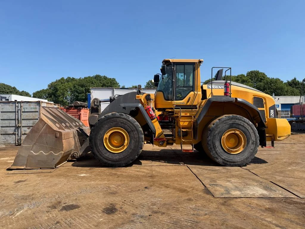 Volvo 2015 - L 250 H image 1