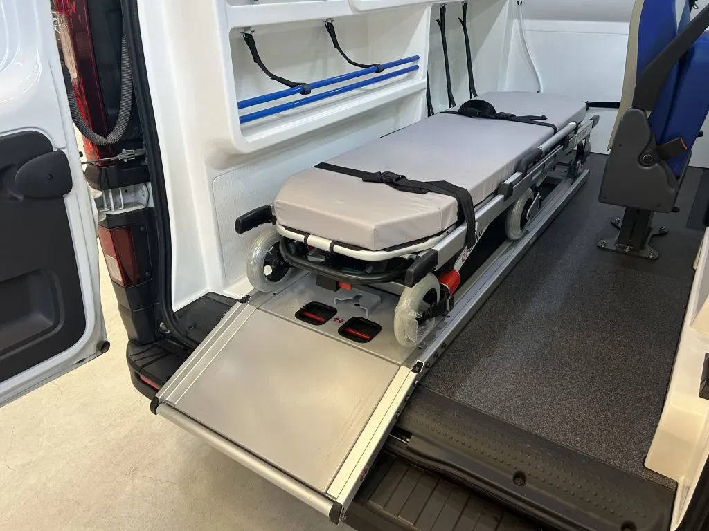 Renault Trafic - 1.6DCI L1H1 Ambulance UNUSED NIEUW Airco Cruisecontrol 3X Op Voorraad nieuw en on gebruikt Bild 11