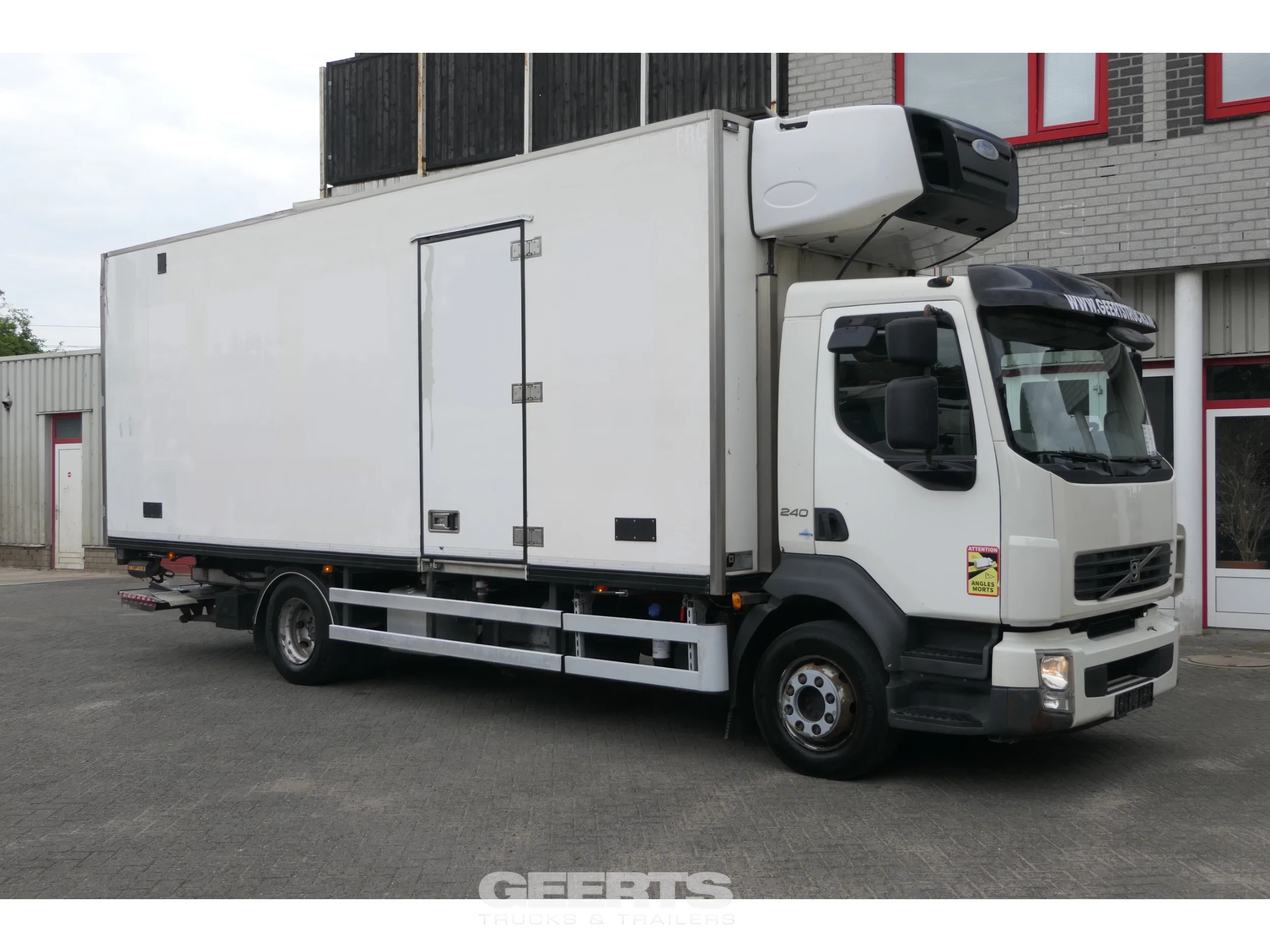 Volvo 240 2013 - FL | Carrier SUPRA 950Mt / Bi-temp | 3 Compartments | 465932Km | 2013 | 12Ton | 6 Cylinder | Dhollandia 1500Kg | TUV/MOT/APK 08-2026 | Luxembourg Truck afbeelding 1