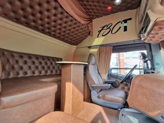 Scania T 2017 - T730 V8 Longline 6x2 - Show truck - Custom in- and exterior - New paint - New interior bild 29