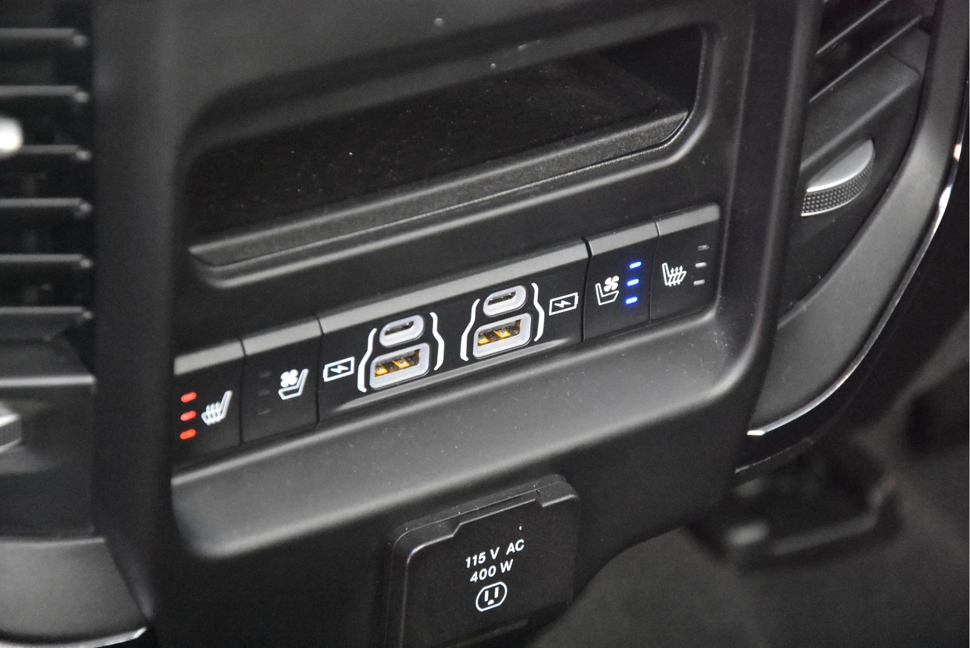 Dodge Ram 1500 2024 - 5.7 V8 4x4 Crew Cab Limited | Luchtvering | obrázek 39