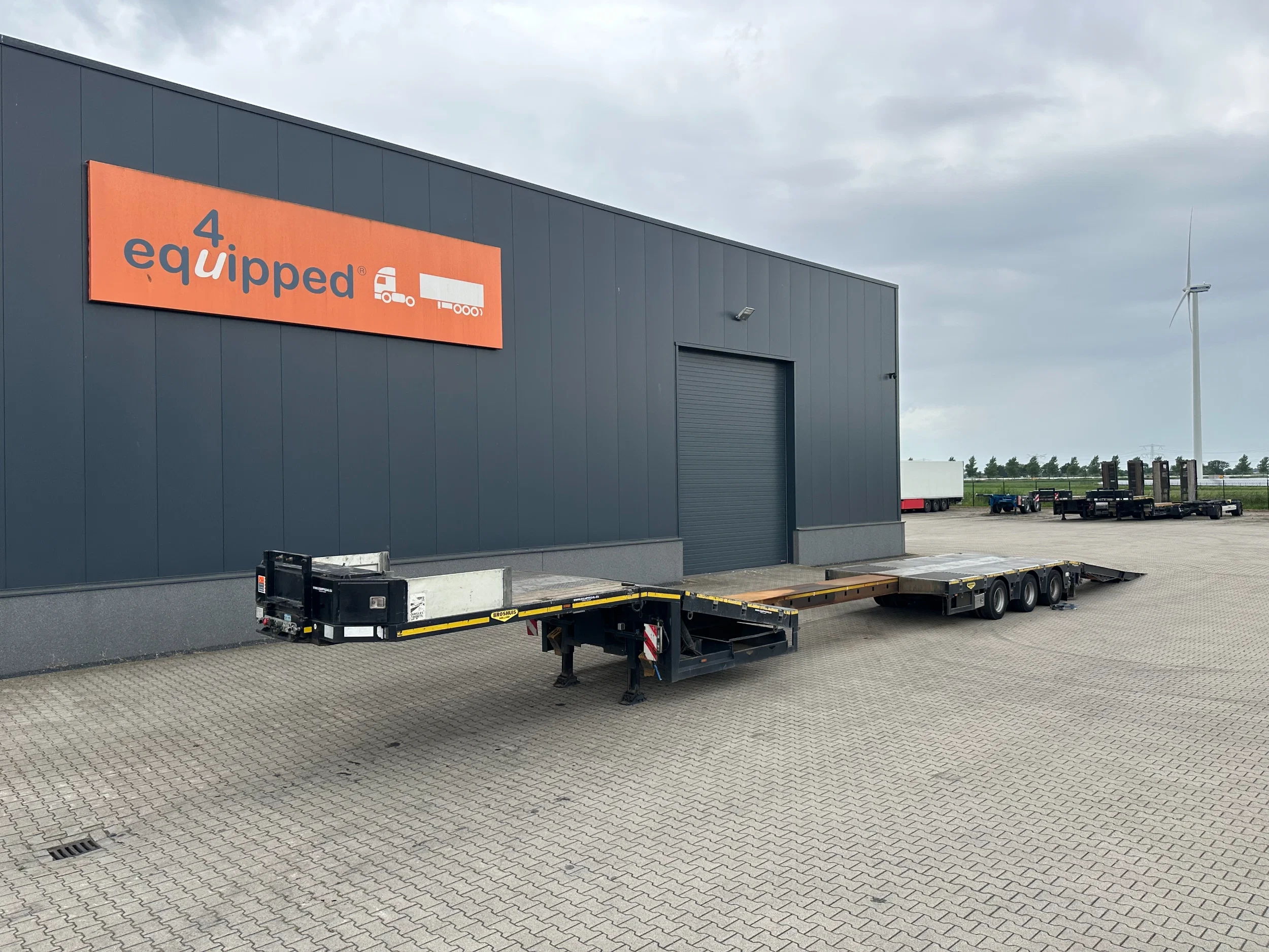 Broshuis 2017 - 3ABSD Lowloader 3-axle / GVW: 59.000kg / Neck: 23.000kg / hydraulic steering + ramps + loading table / 4.60m extendable / winch / liftaxle zdjęcie 68