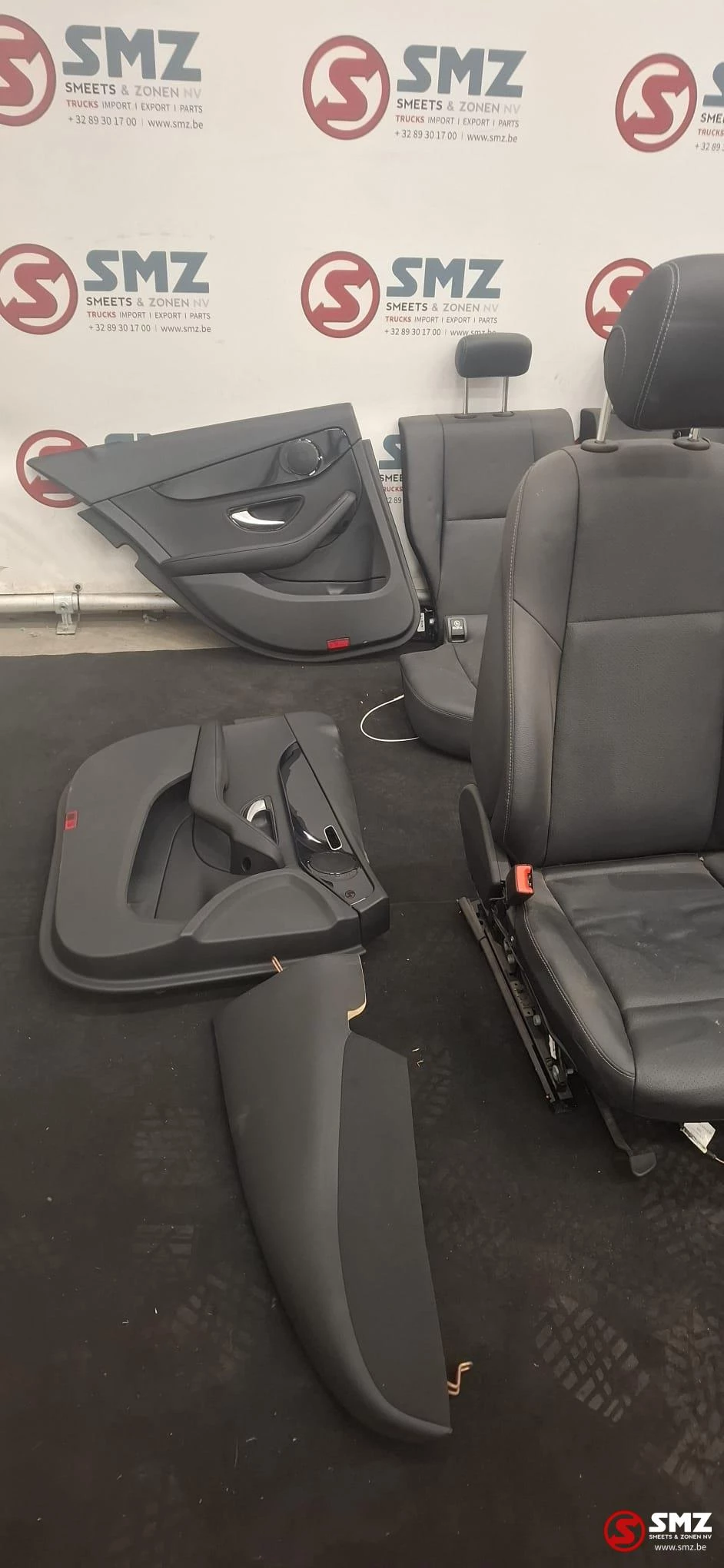 Mercedes-Benz - Occ set interieur met zetels W205 Mercedes Bild 3