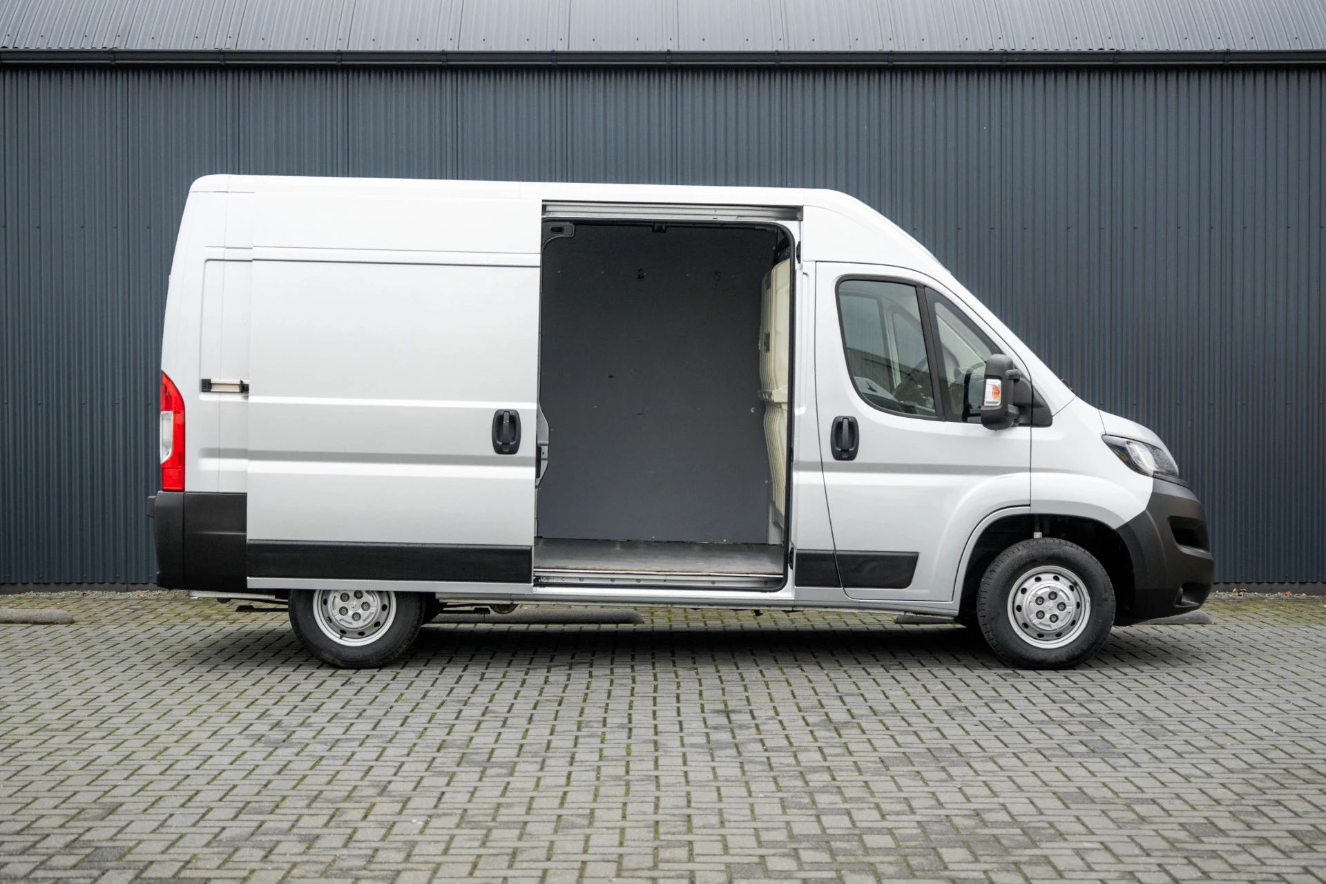 Peugeot Boxer 2021 - 330 2.2 BlueHDi 120 L2H2 Premium | Camera | Cruise | Navi | Airco | Trekhaak imagem 7