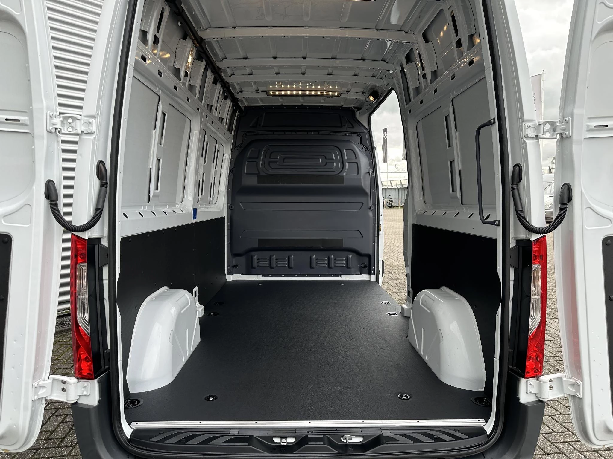 Mercedes-Benz eSprinter 2023 - L2H2 SoH 97% Camera Airco 55kwh image 22