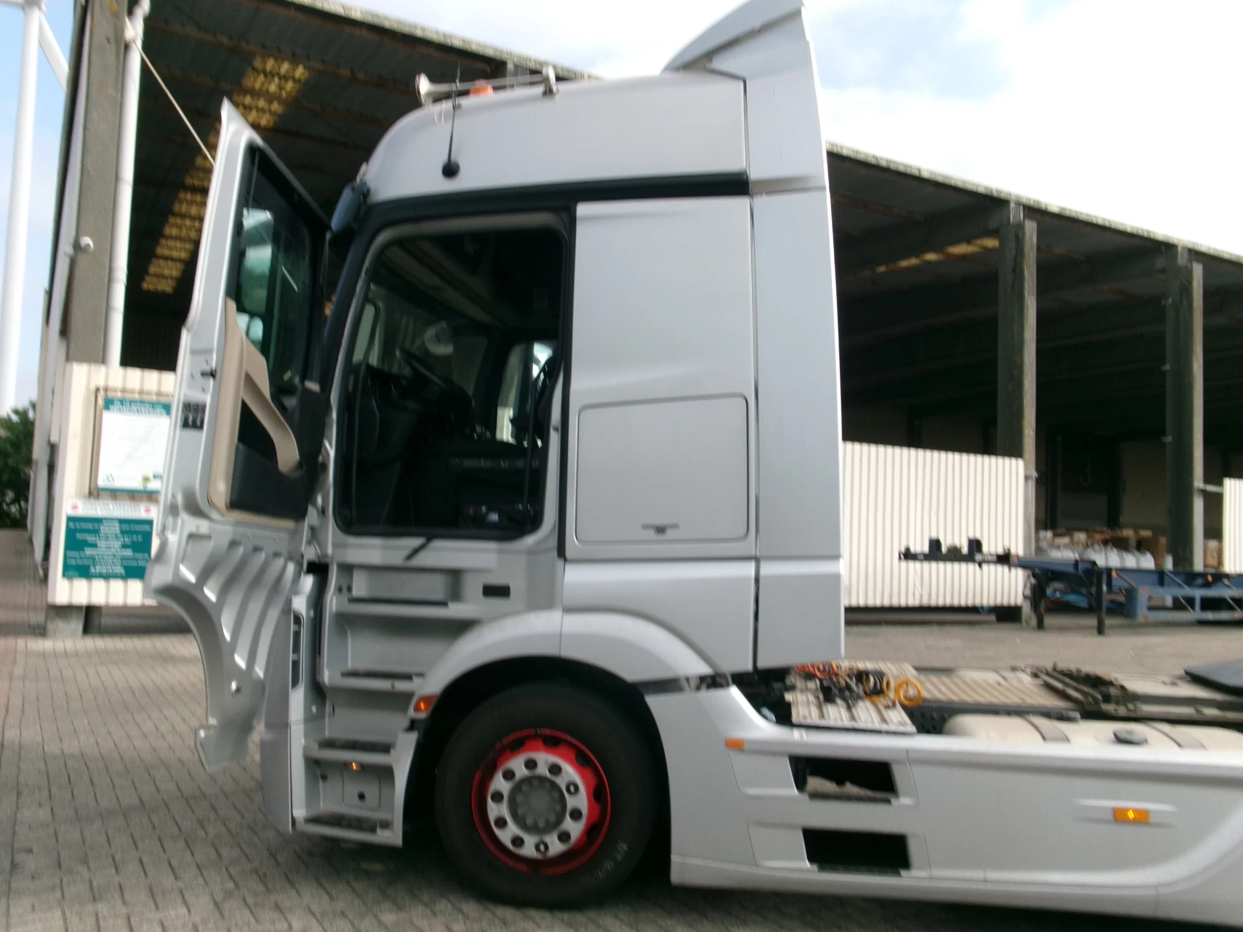Mercedes-Benz Actros 2013 - 1845 LS EURO 5 NL TRUCK image 8