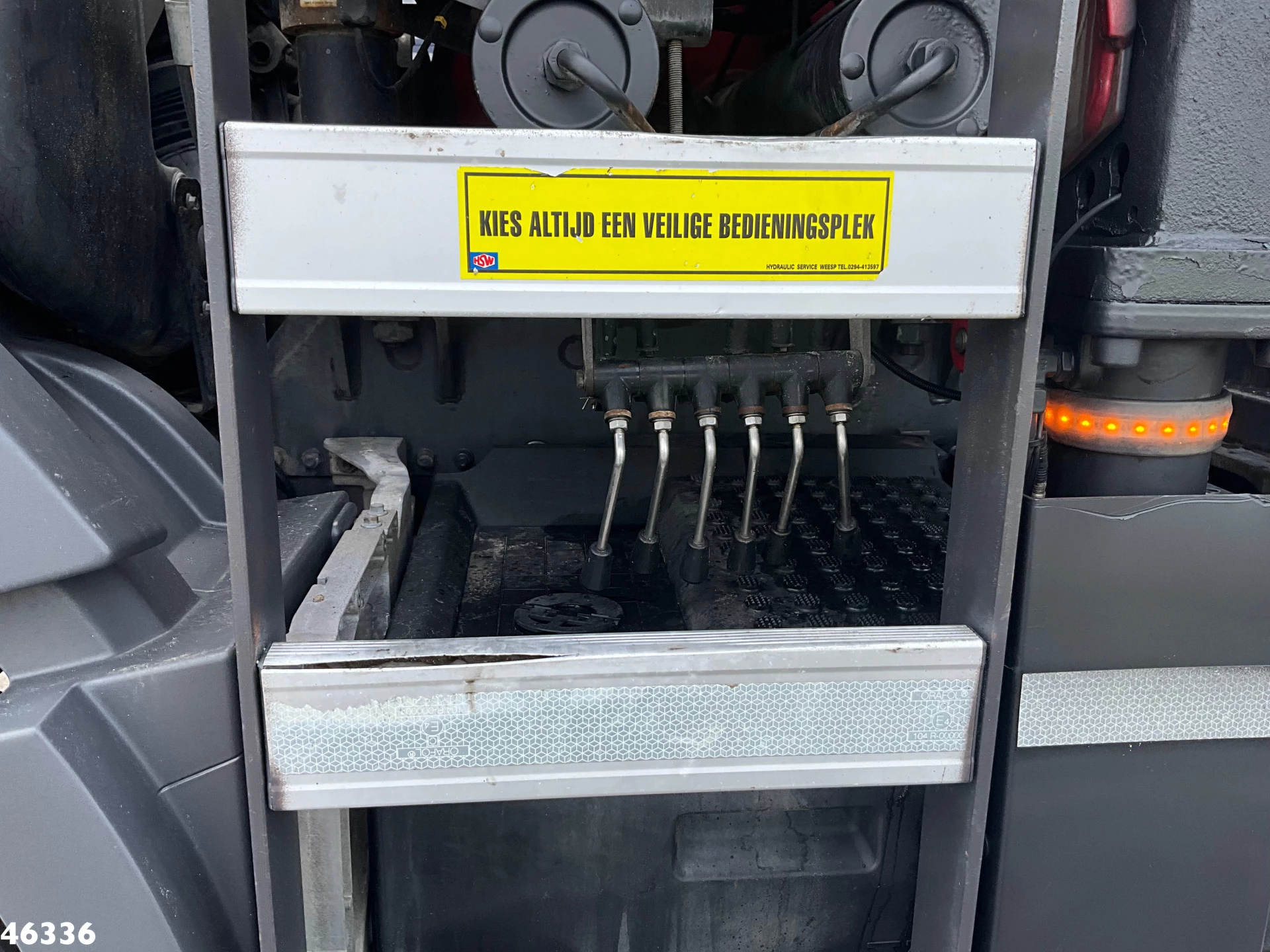 Volvo FMX 460 6x6 Euro 6 HMF 16 Tonmeter Z-kraan 2018 image 12