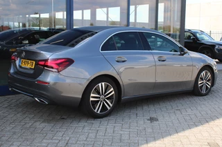 Mercedes-Benz A-Class 2021 - 180 AUT7 Luxury Line LEDER SFEER WIDESCREEN CAMERA image 9
