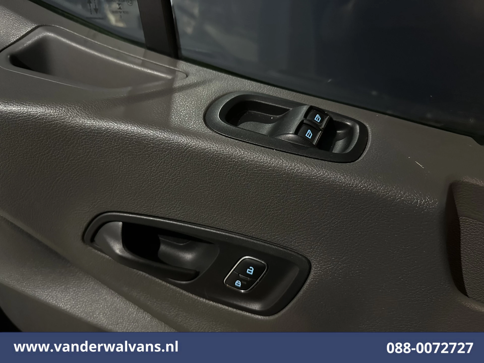Ford Transit 2021 - 2.0 TDCI 130pk L3H2 Euro6 Airco | Camera | Navigatie | Apple Carplay | Cruisecontrol | Stoelverwarming obrázek 18