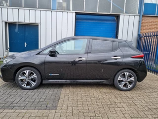 Nissan Leaf 2018 - Tekna 40 kWh soh 87%, camera. image 3