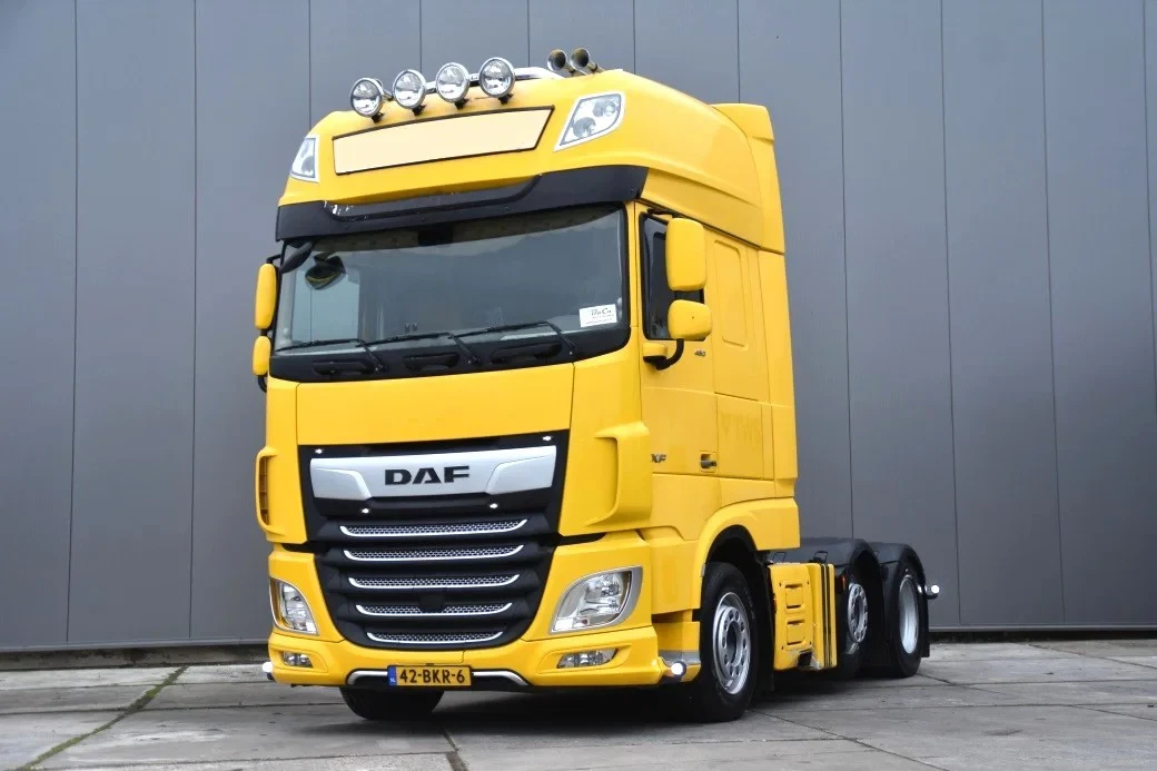 DAF XF 2018 - 480 SSC 6x2/4 - NEW TACHO - RETARDER - 816 TKM - PARK. AIRCO - SPECIAL INTERIOR - 2 x FUEL TANKS - GOOD CONDITION - afbeelding 1