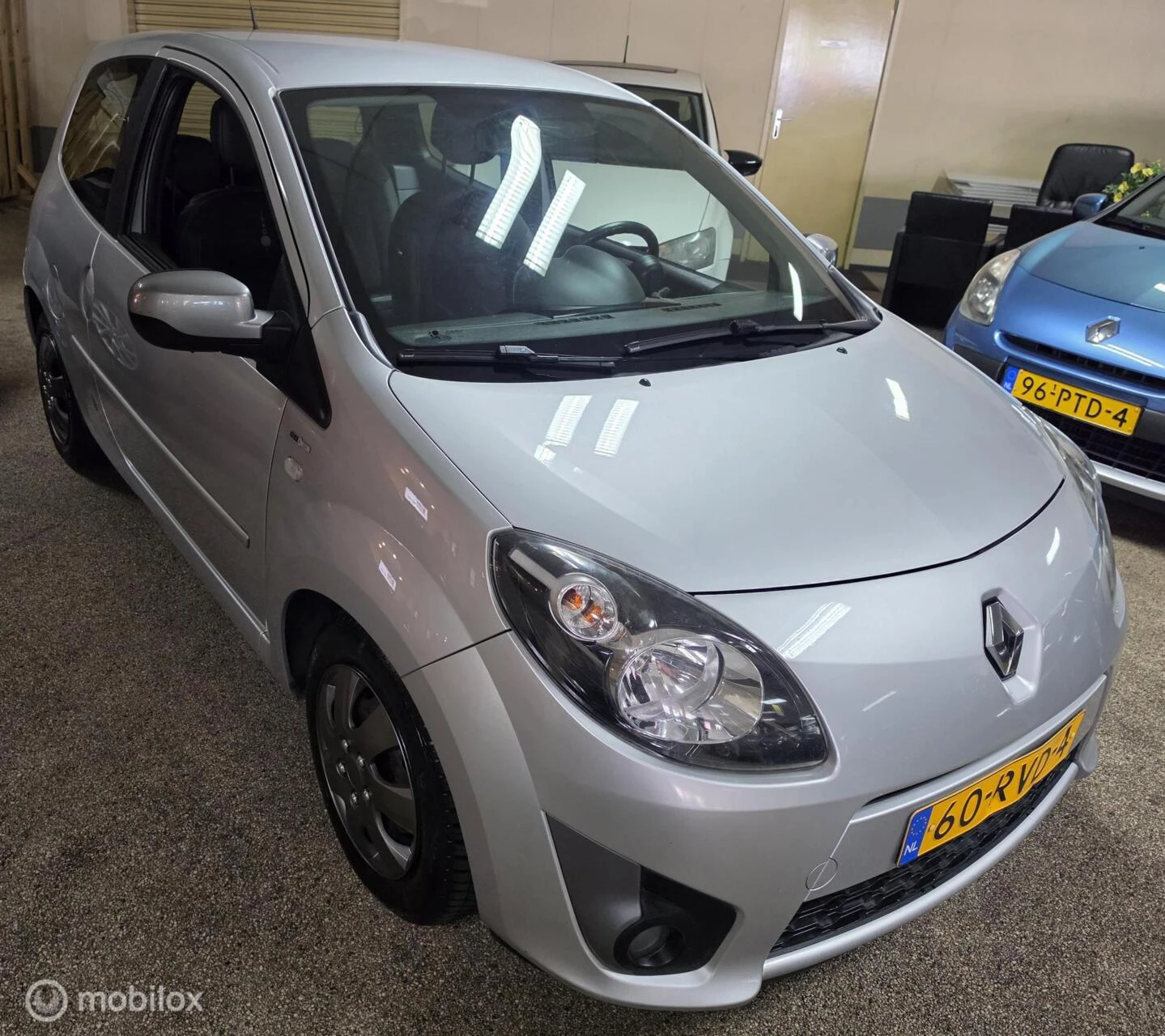 Renault Twingo 2011 - 1.2-16V Miss Sixty Airco elektrische ramen imagem 3