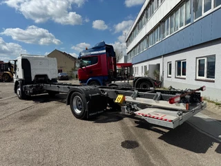 Renault D 2025 - MET MAAR KM 17.214 320HP - CHASSIS + DHOLLANDIA 1.500 KG bild 6