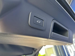 Land Rover Range Rover Velar 2024 - 2.0 P400e R-Dynamic HSE image 19