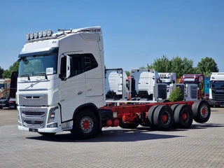 Volvo FH 2020 - 16.750 Globetrotter 8x4*4 - Chassis - Retarder - Full air - Steering axle imagem 3 miniatura