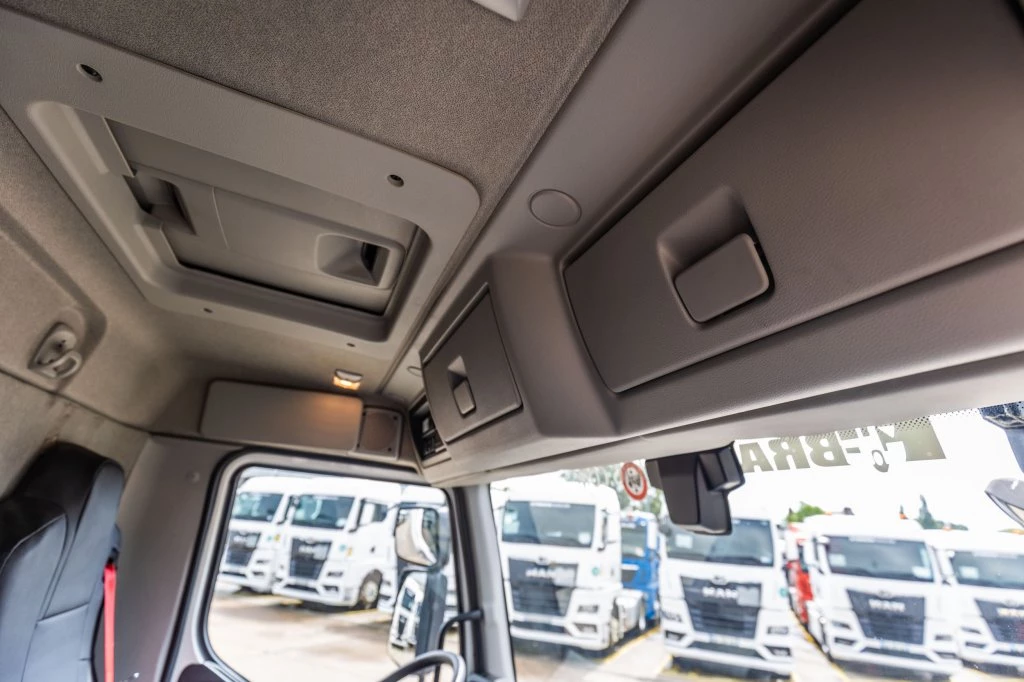 Renault 2020 - D12.240+HAYON ANTEO 1.7T. zdjęcie 21