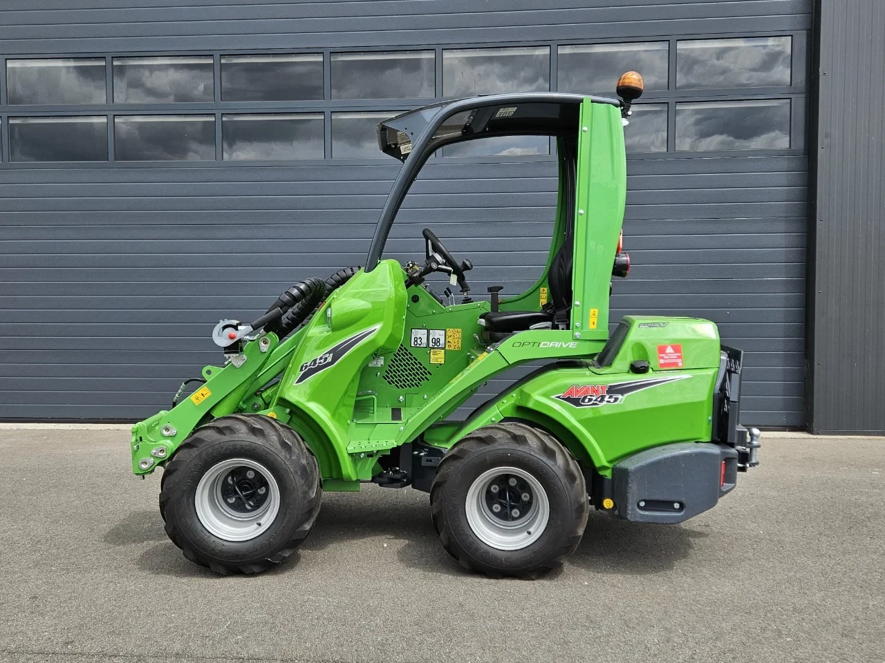 Avant 2025 - 645i Rental mini-shovel afbeelding 8