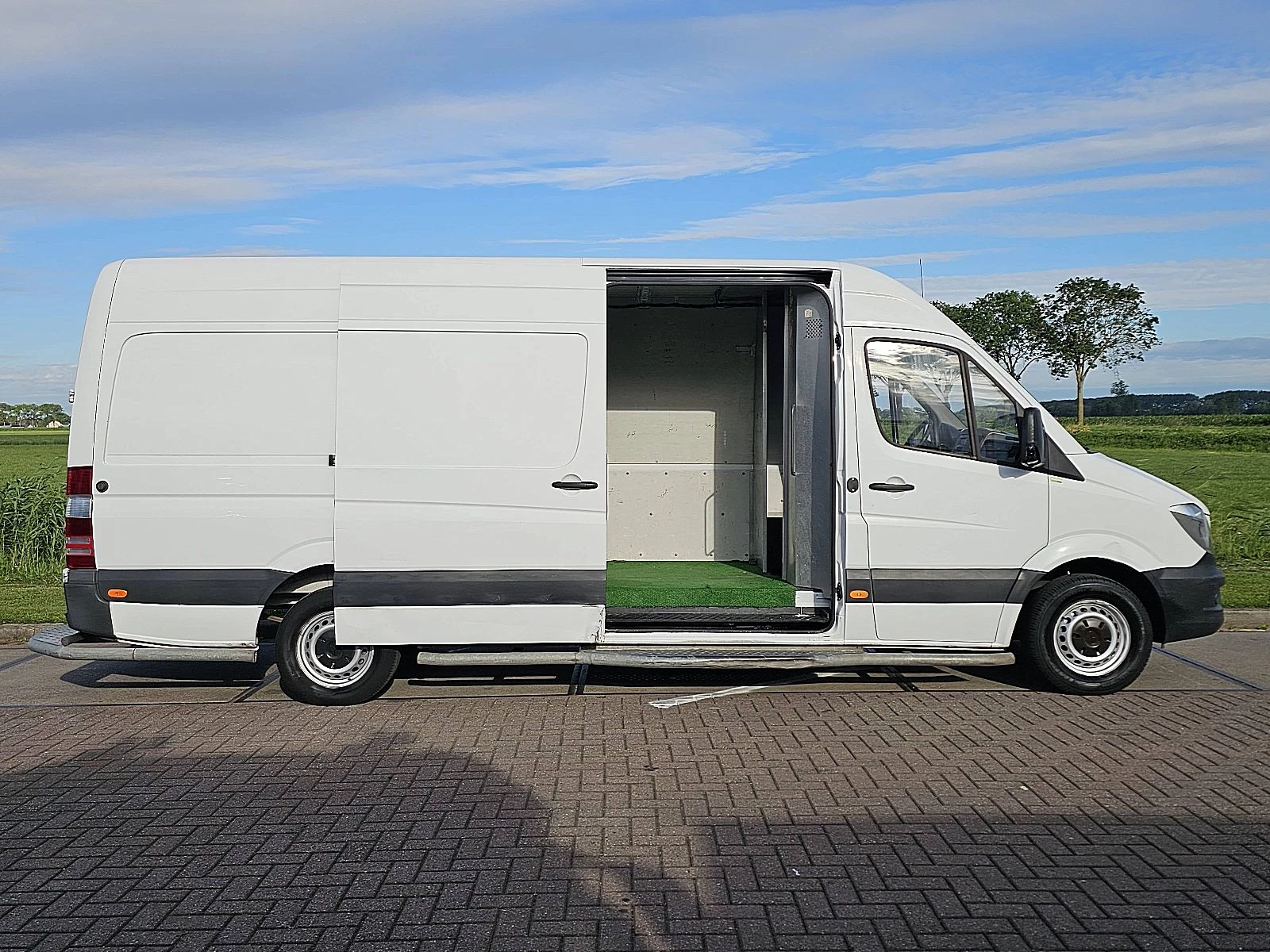 Mercedes-Benz Sprinter 2015 image 12
