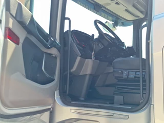 Scania R 2019 - R650 V8 NGS Highline 6x2*4 - Chassis - 4.35WB - Retarder - Full air - Leather zdjecie 9