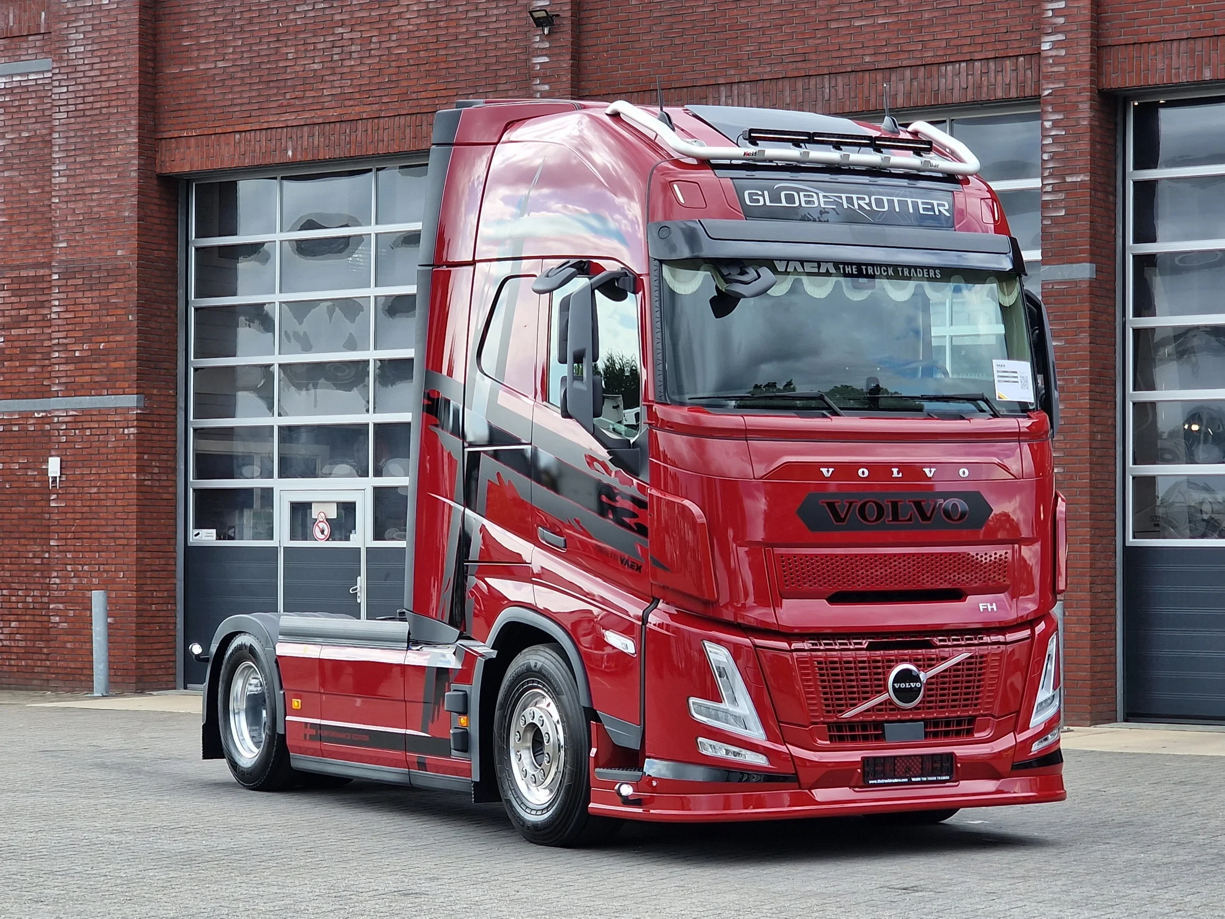 Volvo FH 2026 - 13.500 Aero Globetrotter XL 4x2 - New - Full spec - BUFFL interior - Retarder - I parkcool - Full air afbeelding 1
