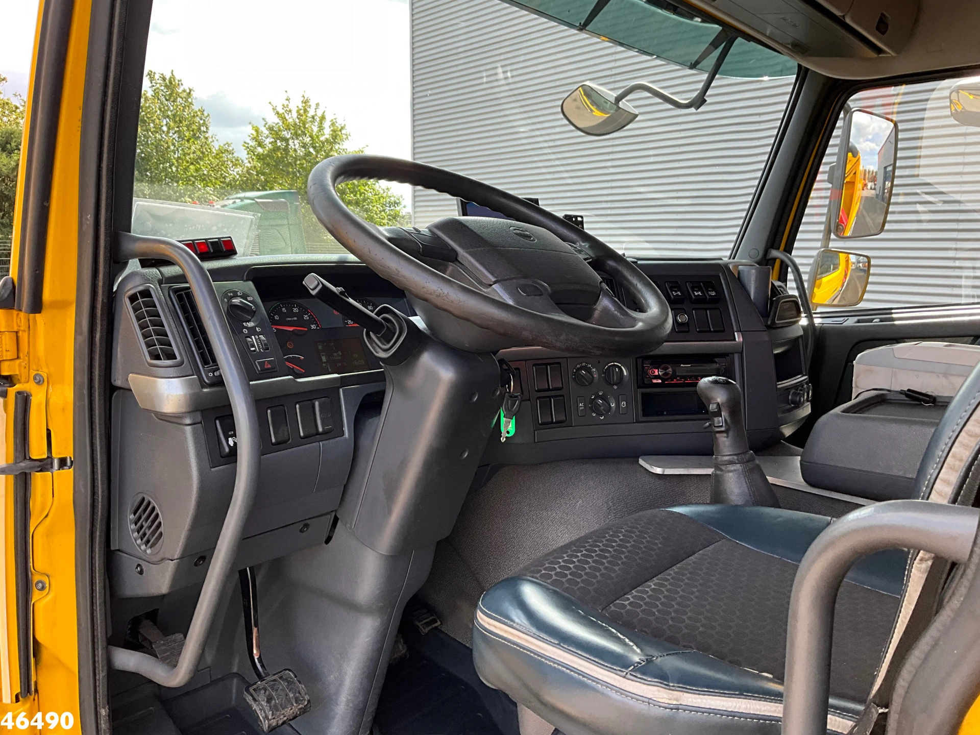 Volvo FMX 410 6x6 Full Steel Manual HMF 14 Tonmeter laadkraan 2012 afbeelding 13