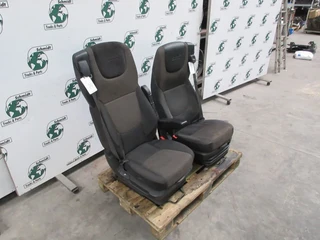 DAF - 1978978//1844340 // 1844380 STOELEN SET CF XF 106 EURO 6 R+L afbeelding 3 miniatuur