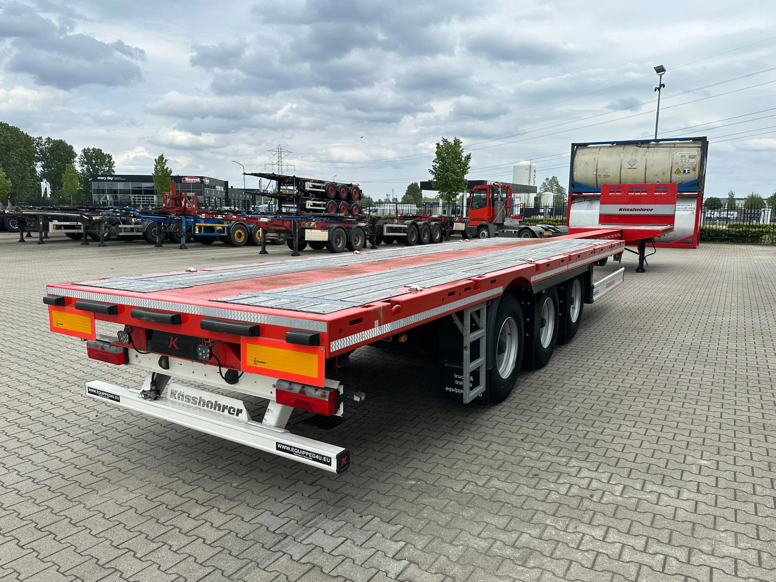 KAESSBOHRER 2026 - new and unused Heavy-Duty flatbed / 690cm extendable / steering axle / lift axle / twistlocks / timberstakes / NL-trailer / APK: 04-2027 zdjęcie 5