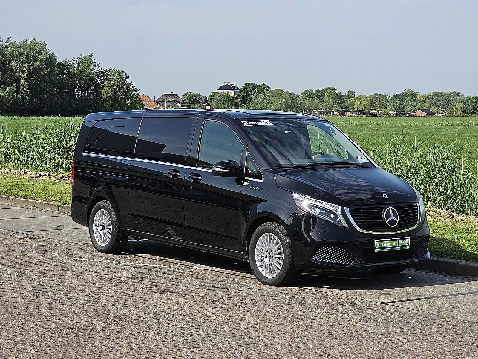 Mercedes-Benz EQV 2022 - 300 image 5