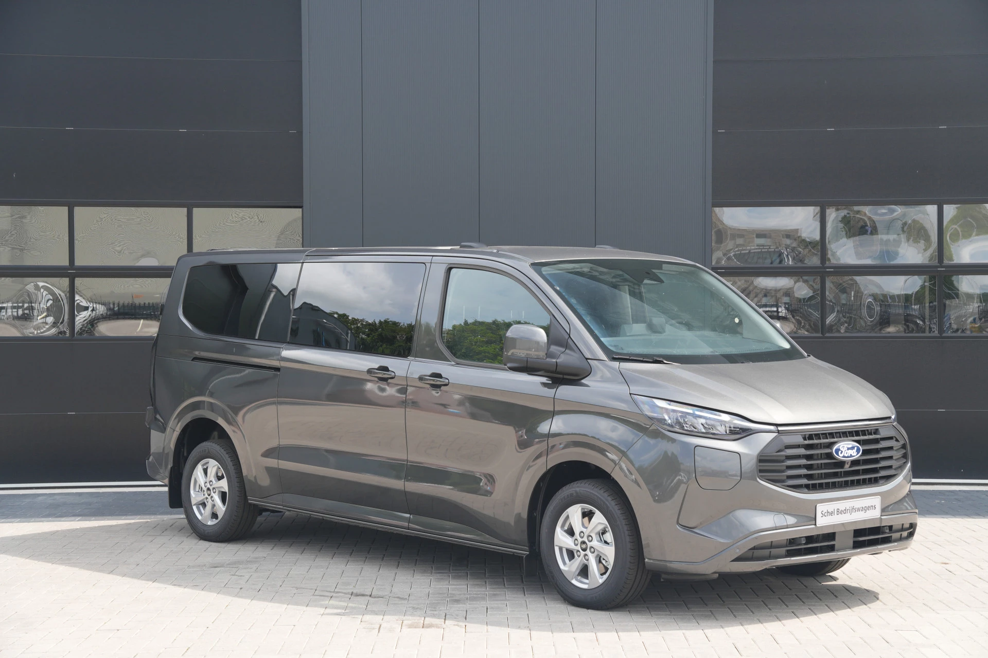 Ford Transit Custom 2026 - 340 2.5 PHEV L2H1 Limited 232pk 9 Zits - Keyless - ACC - Blindspot - Camera - Carplay - Navi - Prijs excl. BTW - Rijklaar afbeelding 3