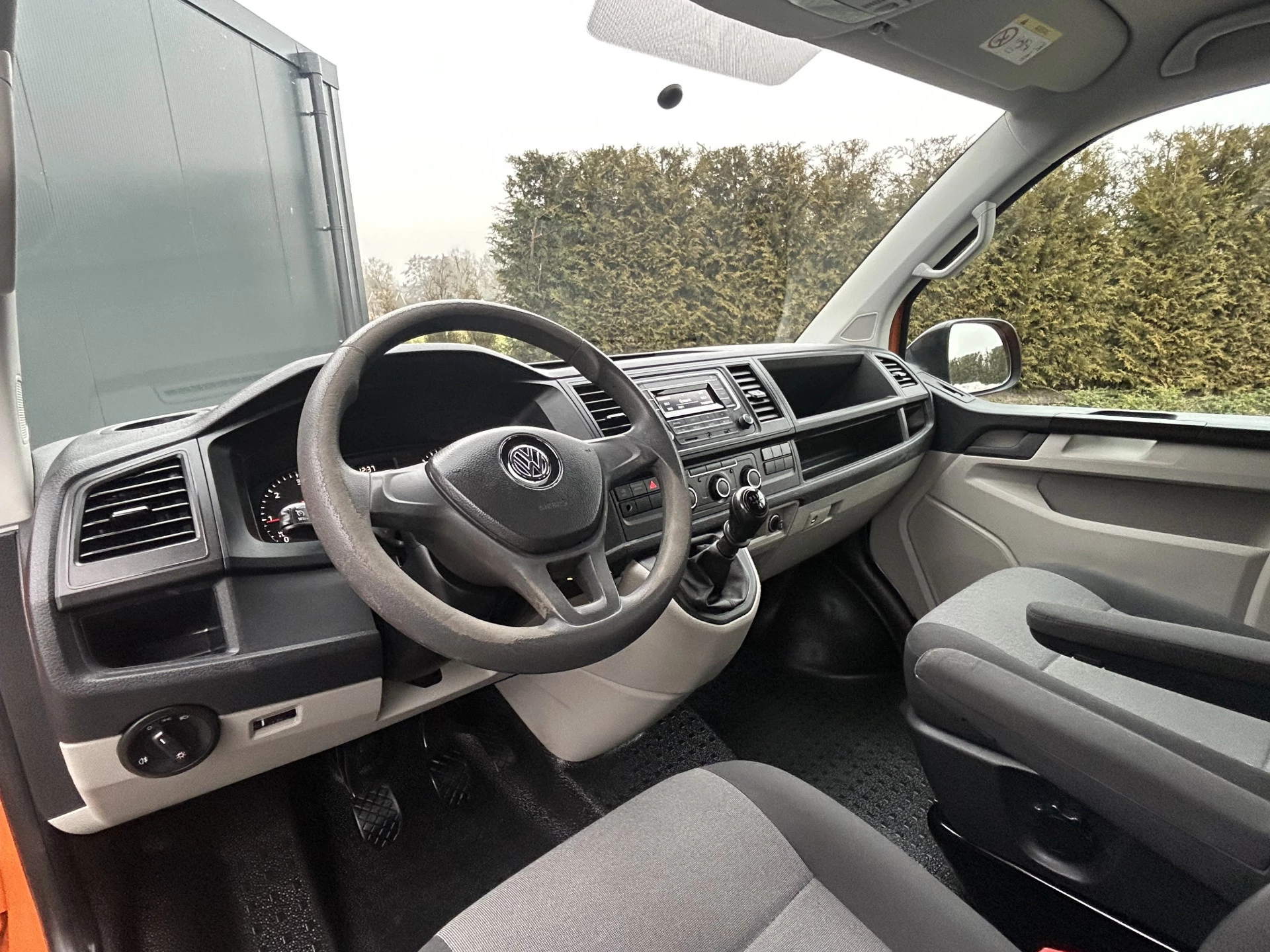 Volkswagen Transporter 2019 - 2.0 TDI 102 PK TRENDLINE / L2H1 / 1e EIG. / DUBBEL CABINE / TREKHAAK / AIRCO / CRUISE obrázek 7