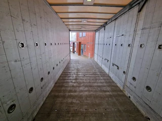 Volvo FH 2013 - 13.460 Globetrotter XL 6x2 - Box with side doors - Loadlift + Kelberg trailer 2012 with loadlift afbeelding 31