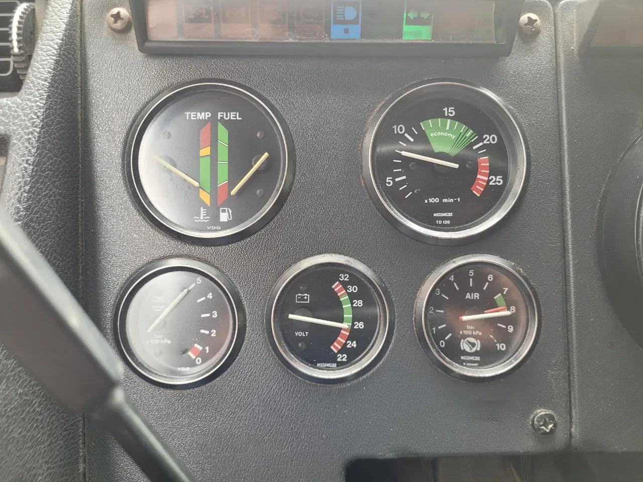 Volvo F 12 1982 - 4X2 Globetrotter original low km imagem 12