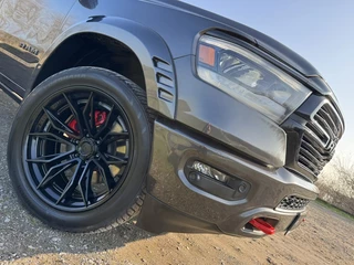 Dodge Ram 1500 2021 - LARAMIE NIGHT WIDEBODY 5.7L V8, LUCHTV, HUD, PANO, H&K, 360, ACC, ORIG NED obrazek 5