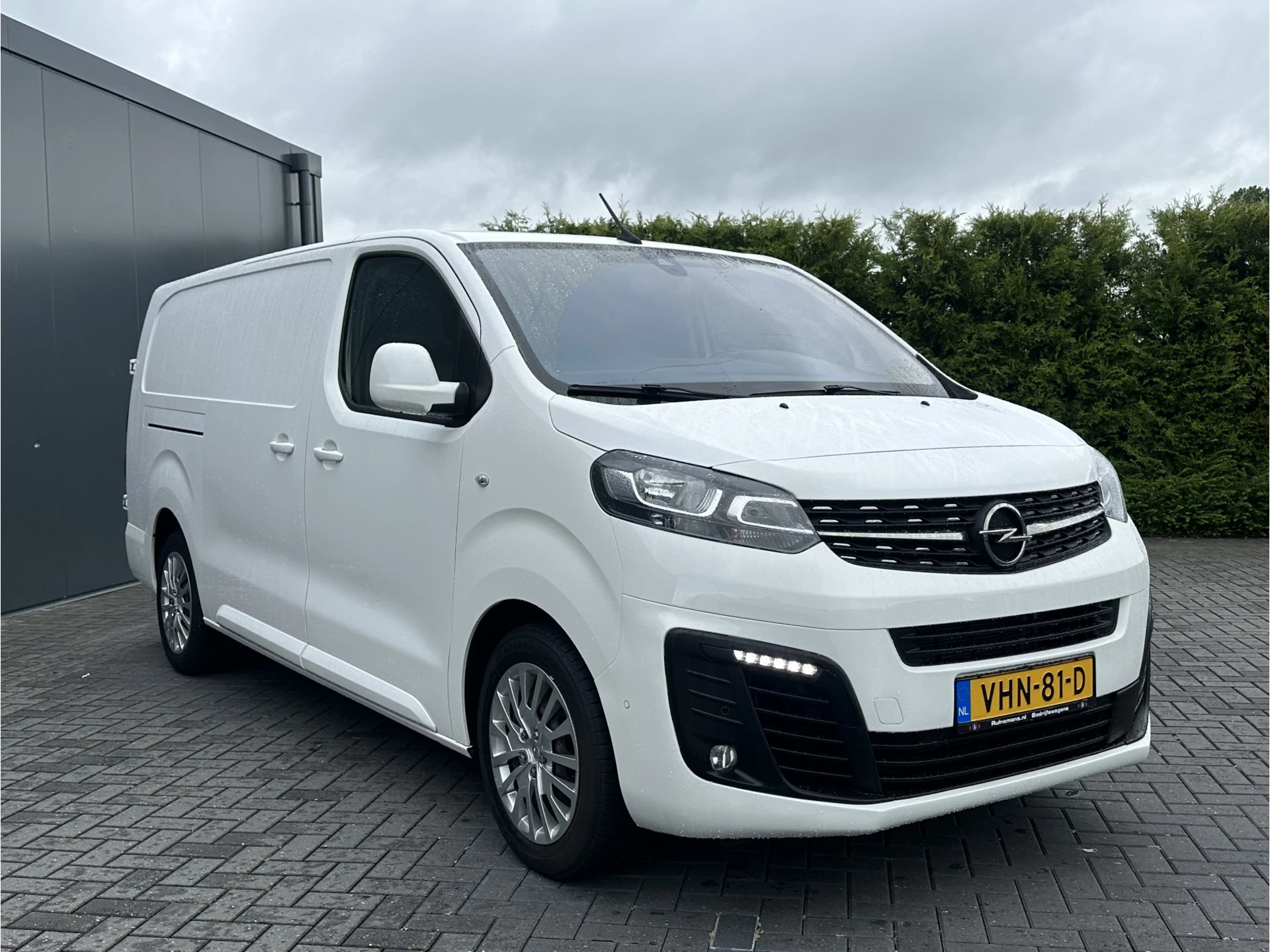 Opel Vivaro 2020 - 2.0 CDTI 150 PK SPORT / L3H1 / 1e EIG. / ALUCA INRICHTING / TREKHAAK / CAMERA / BLIND SPOT / ECC / CRUISE immagine 4