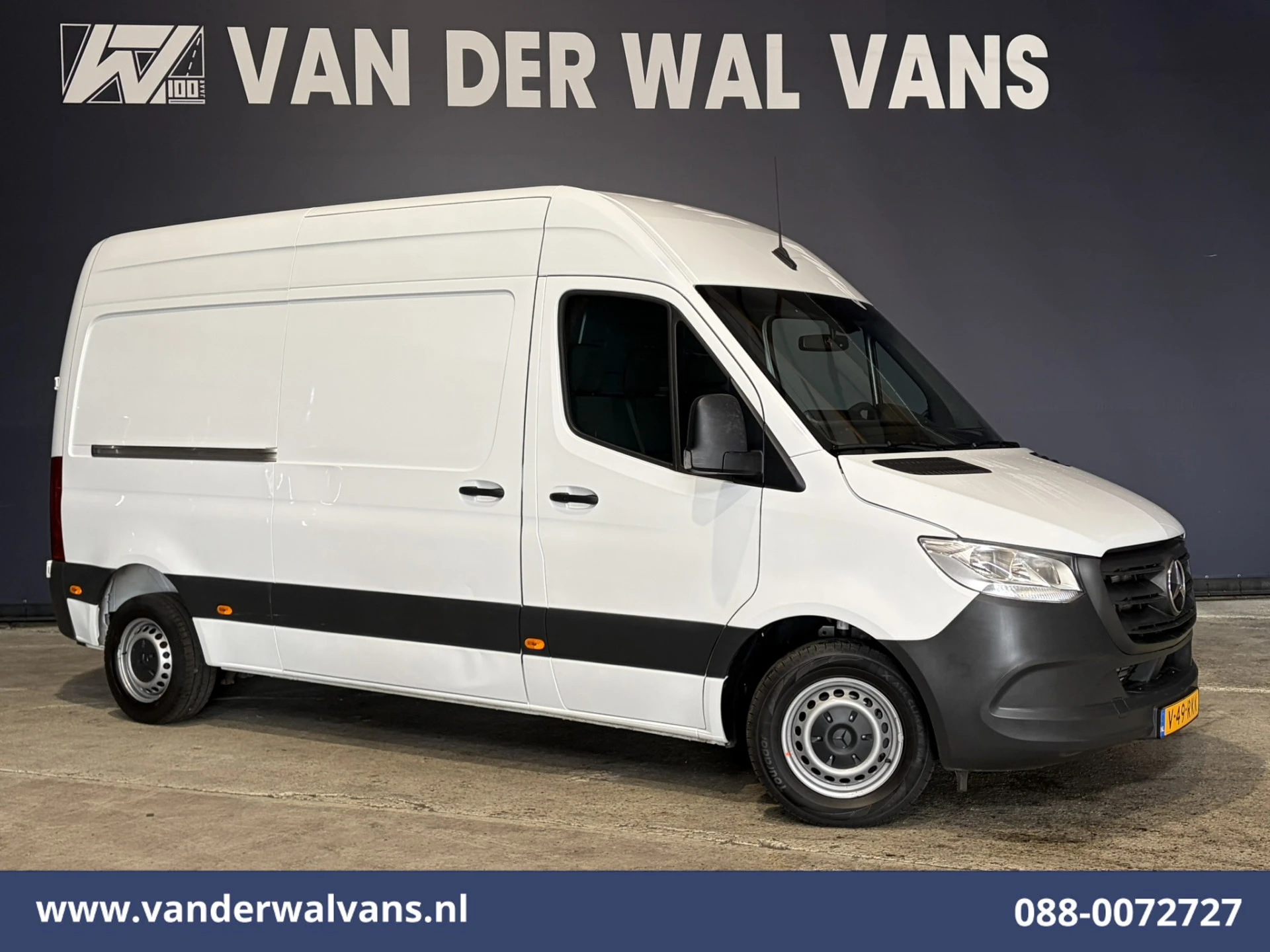 Mercedes-Benz Sprinter 2023 - 211 CDI 115pk L2H2 Euro6 Airco | Camera | Trekhaak afbeelding 1