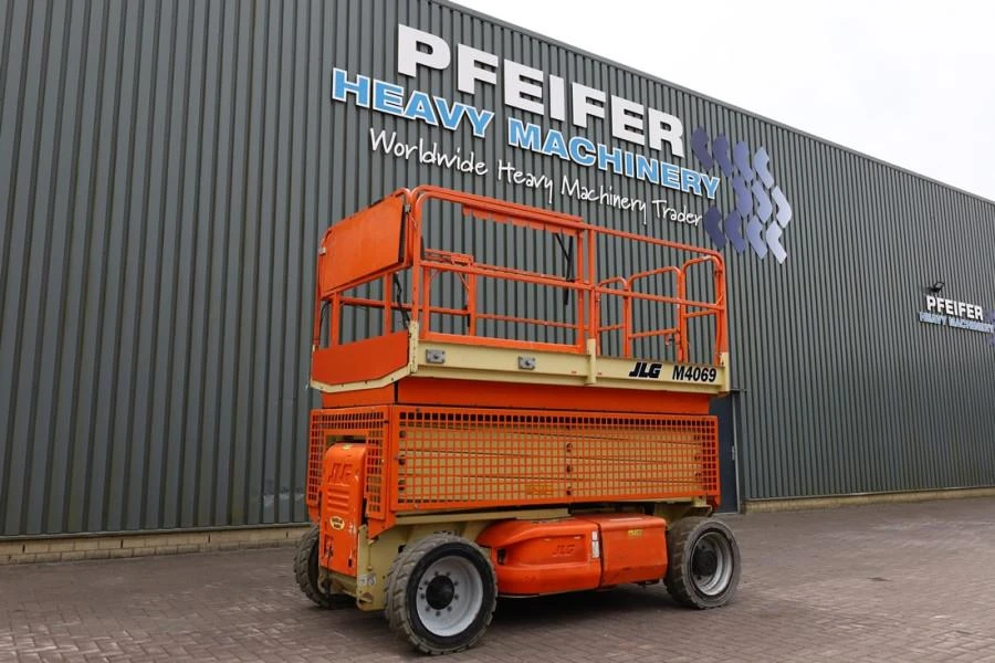 JLG 2010 - M4069 Hybrid, 14.2m Working Height, 360kg Capacity image 1