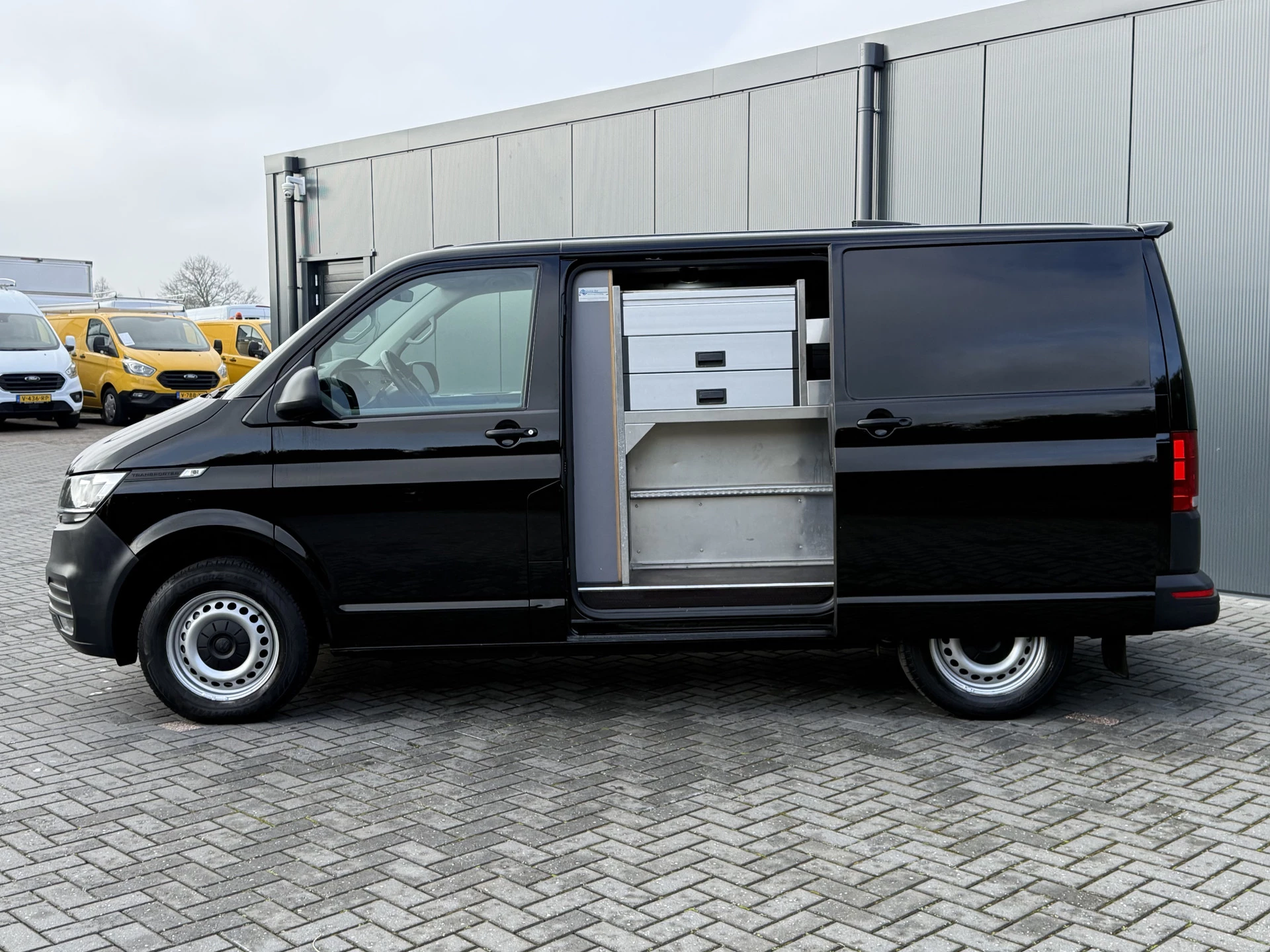 Volkswagen Transporter 2021 - 2.0 TDI 150 PK DSG AUTOMAAT HIGHLINE / L1H1 / ALUCA INRICHTING / AIRCO / CRUISE / ACHTERKLEP / NAVI / CARPLAY Bild 3