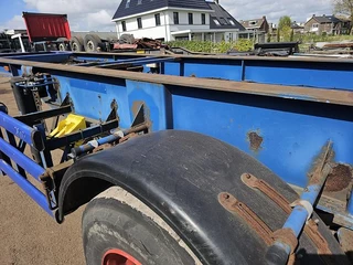 Renders 2 axle 20 ft container chassis  steel  springs bpw drum heavy duty 1996 - N/A image 29