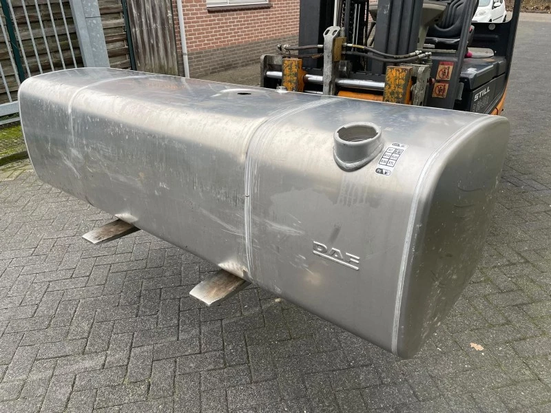 DAF 2024 - 2198106 BRANDSTOFTANK 690 LTR (199.5X67.5X58 CM) imagen 1