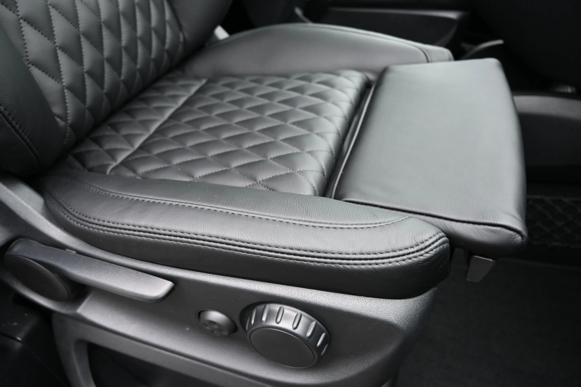 Mercedes-Benz V-Class 2024 - 250d L2 DC Bild 12