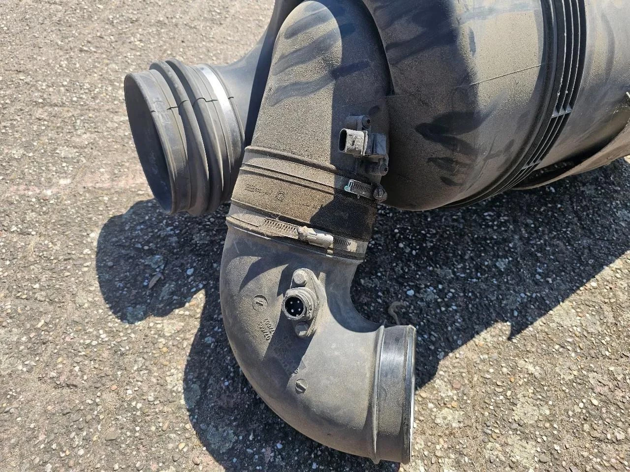 Mercedes-Benz Air Filter Housing zdjęcie 7