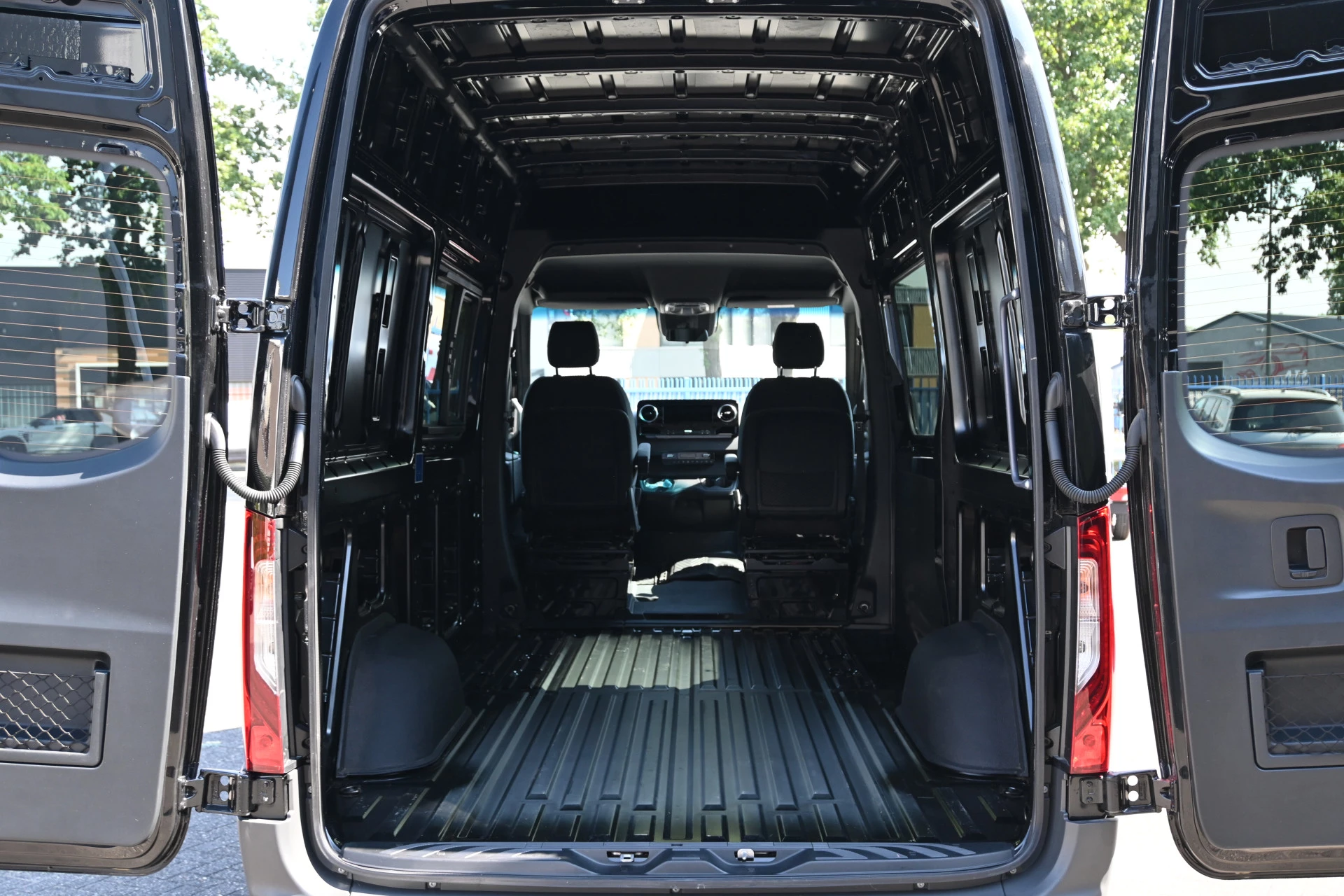Mercedes-Benz Sprinter 2024 - 319 CDI 4x4 L2H2 AWD obrázek 14