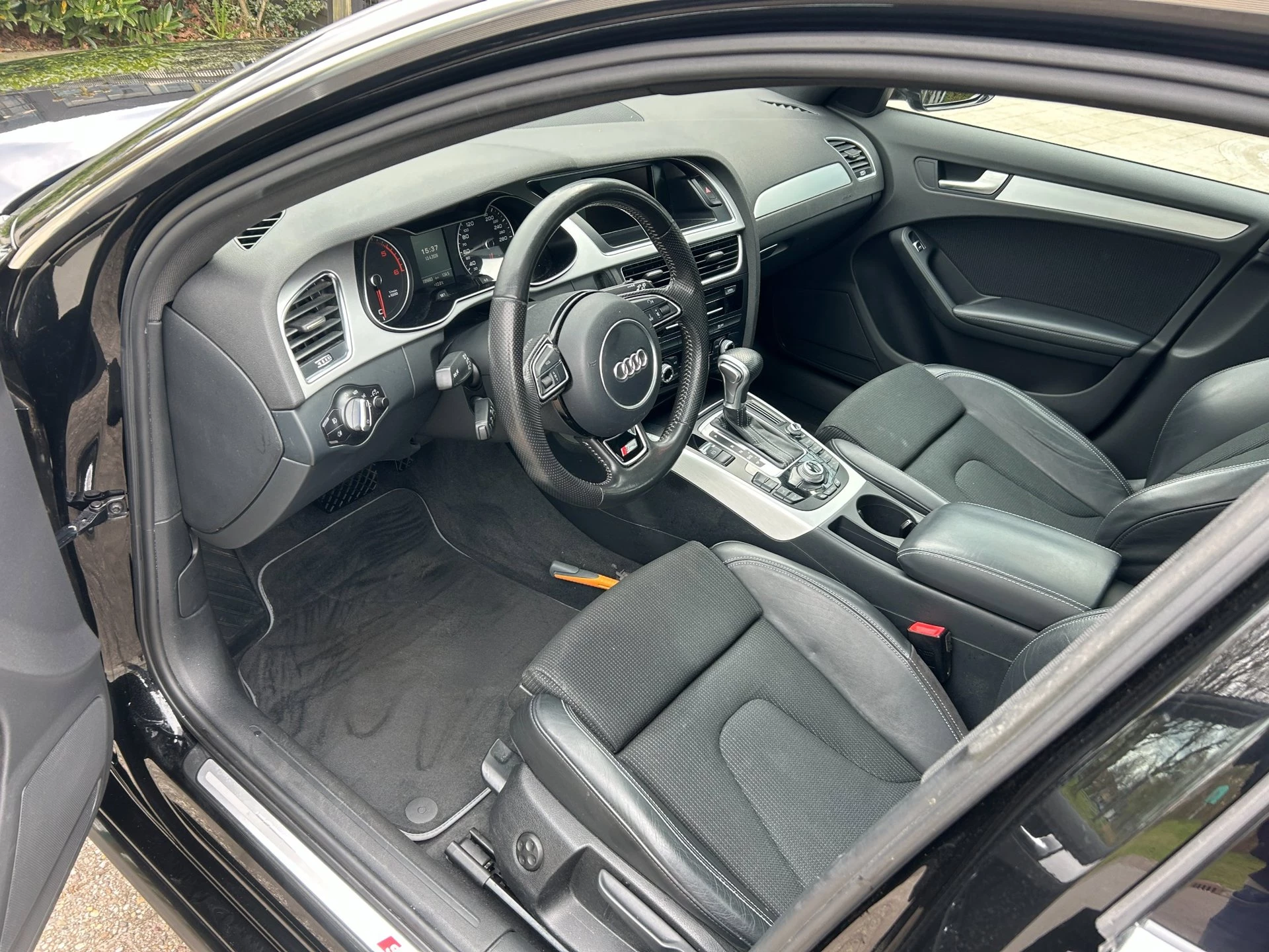 Audi A4 2015 - Avant 2.0 TDI S Line aut ,panod,19 inch,half leder,1eigenaar afbeelding 10