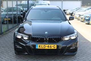 BMW 3 Series 2022 - Touring 330e High Executive M-SPORT PANORAMADAK MEMORY KEY-LESS CAMERA CARPLAY obrazek 8