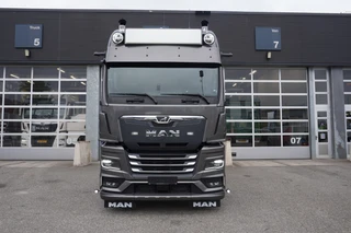MAN TGX 2026 - 18.640 I 4x2 LL SA I | D38 | 390WB I Luchtgeveerde vooras I 12,3 inch mediasysteem I ACC Stop-and-go I Standairco | Climatronic I Koelkast | Optiview | Leder bekleding | Lichtbak | verstralers | Zwaailampen | Magnetron omvormer | lichtlatten | Showtruck afbeelding 2 miniatuur