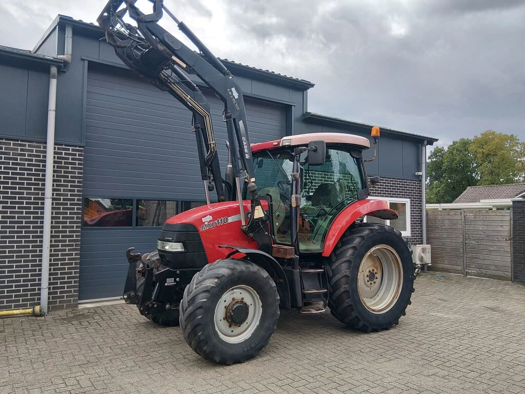 Case MXU 110 met Voorlader, Fronthef en PTO 2003 obrázek 1