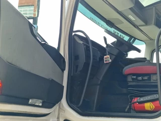 Volvo FH 2015 - 13.420 6x2 - Box - Loadlift - Manual gearbox - Low KM image 12