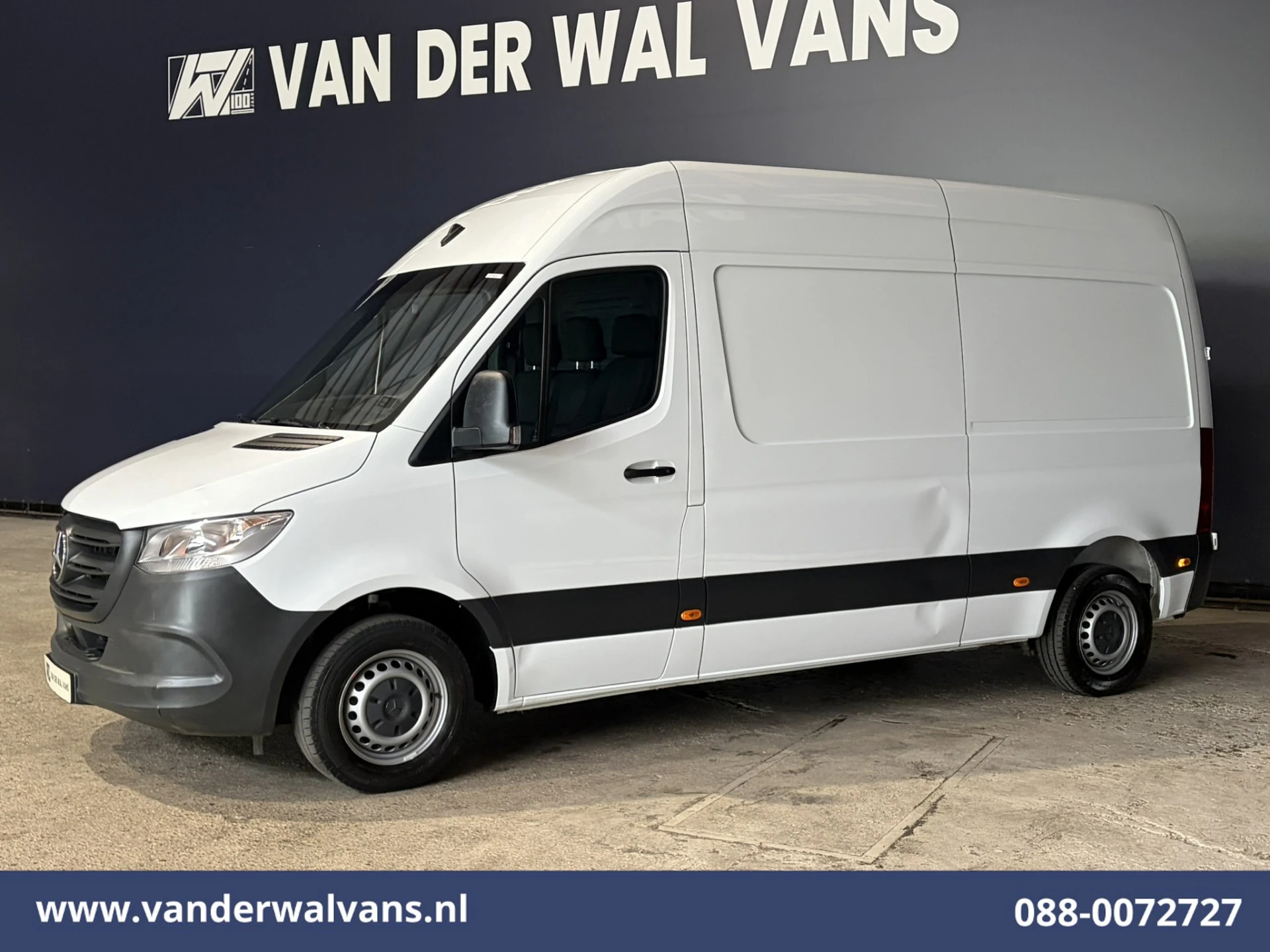 Mercedes-Benz Sprinter 2023 - 211 CDI 115pk L2H2 Euro6 Airco | Trekhaak | Bijrijdersbank afbeelding 8